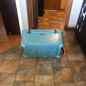 Meet your Posher, Deangelo